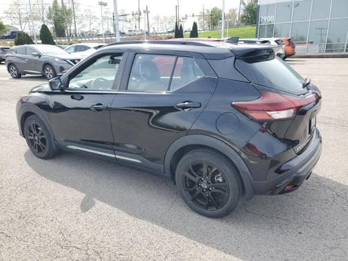 Super Black 2023 Nissan Kicks SR