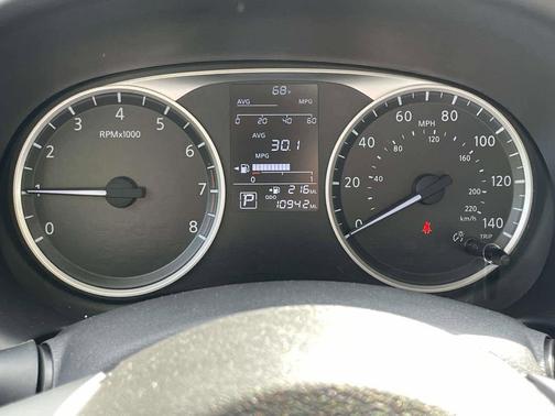 Gun Metallic 2023 Nissan Kicks S