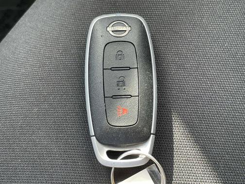 Gun Metallic 2023 Nissan Kicks S