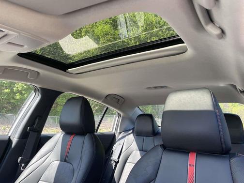 Aspen White Tricoat/Super Black 2026 Nissan Sentra SR