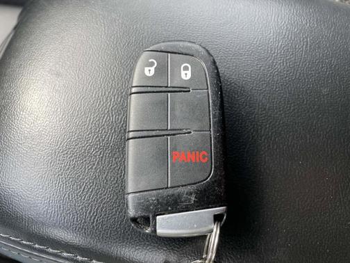 Redline 2 Coat Pearl 2019 Dodge Journey SE