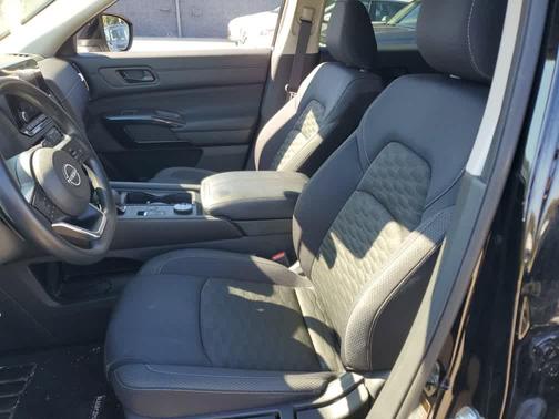 2024 Nissan Pathfinder S 4WD