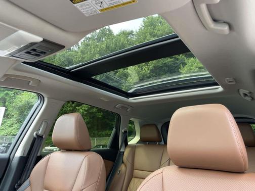 Everest White Pearl/Super Black 2026 Nissan Rogue Platinum