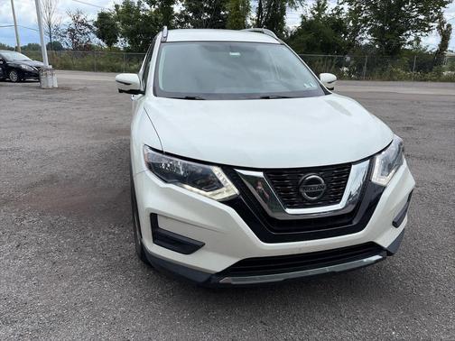 Pearl White 2018 Nissan Rogue SV