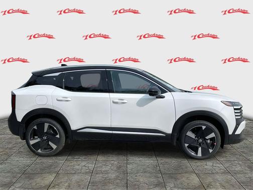 Aspen White Tricoat/Super Black 2026 Nissan Kicks SR