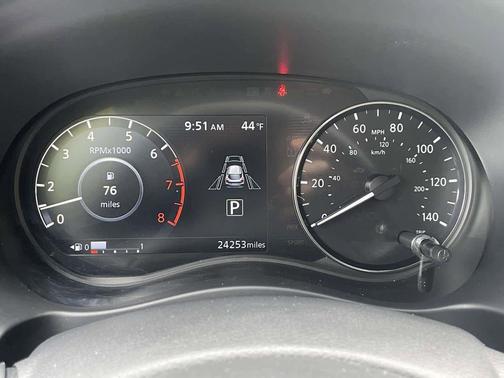 Gray/Super Black 2024 Nissan Kicks SR