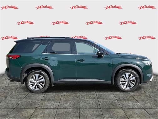 2022 Nissan Pathfinder SL