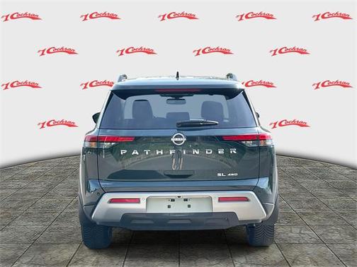 2022 Nissan Pathfinder SL