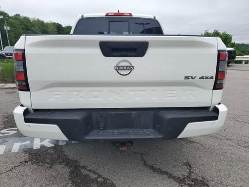 Glacier White 2022 Nissan Frontier SV