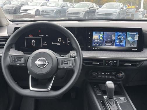 Gun Metallic 2027 Nissan Kicks SV