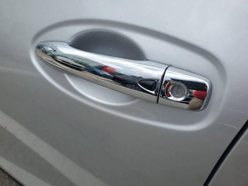 Brilliant Silver 2018 Nissan Rogue SV