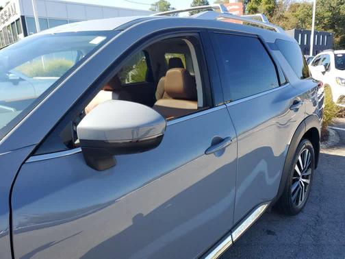 2024 Nissan Pathfinder Platinum 4WD