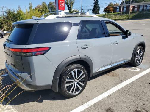 2024 Nissan Pathfinder Platinum 4WD