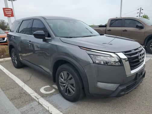 Gun Metallic 2024 Nissan Pathfinder S 4WD