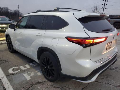 2023 Toyota Highlander XSE