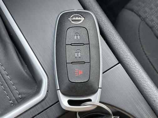 Gun Metallic 2025 Nissan Kicks S