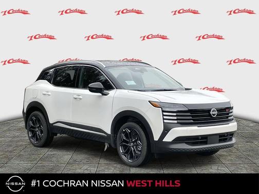 Aspen White Tricoat/Super Black 2026 Nissan Kicks SR