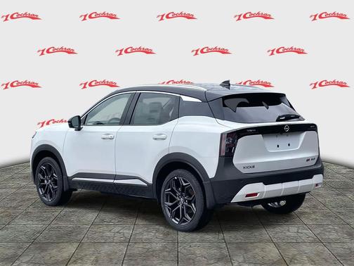 Aspen White Tricoat/Super Black 2026 Nissan Kicks SR