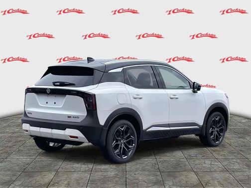 Aspen White Tricoat/Super Black 2026 Nissan Kicks SR