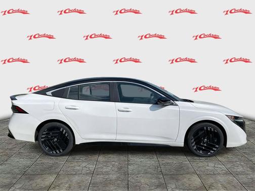 Aspen White Tricoat/Super Black 2026 Nissan Sentra SR