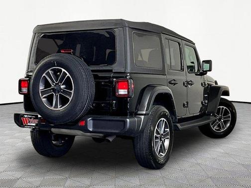 Black Clearcoat 2023 Jeep Wrangler Sahara