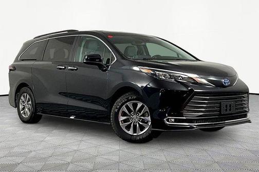 2024 Toyota Sienna XLE