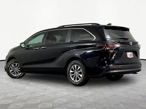Midnight Black Metallic 2024 Toyota Sienna XLE
