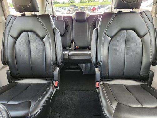 2023 Chrysler Pacifica Touring-L