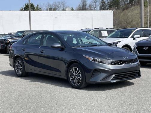 Gravity Gray 2023 Kia Forte LXS