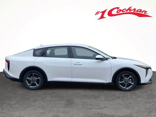 Snow White Pearl 2025 Kia K4 LXS