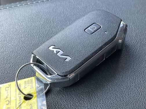 Snow White Pearl 2026 Kia Seltos S
