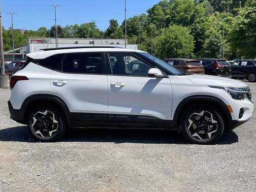 Snow White Pearl 2026 Kia Seltos S