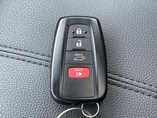 Blizzard Pearl/Midnight Black Metallic 2021 Toyota RAV4 Hybrid SE