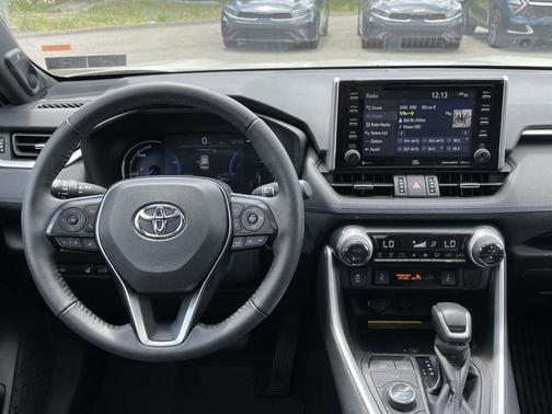 Blizzard Pearl/Midnight Black Metallic 2021 Toyota RAV4 Hybrid SE