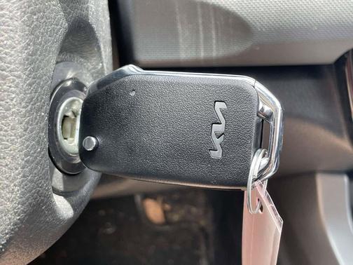 Steel Gray 2024 Kia Seltos LX
