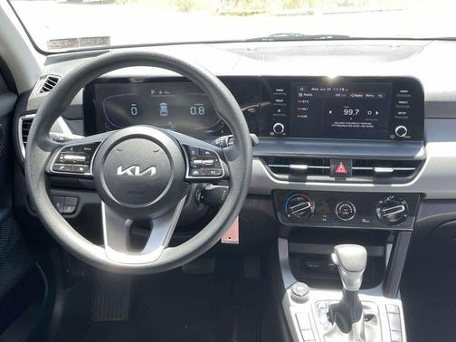 Steel Gray 2024 Kia Seltos LX