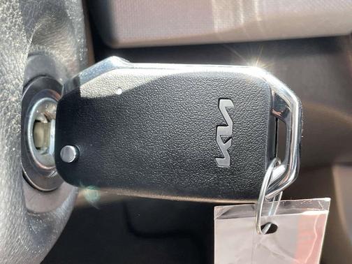 Steel Gray 2024 Kia Seltos LX