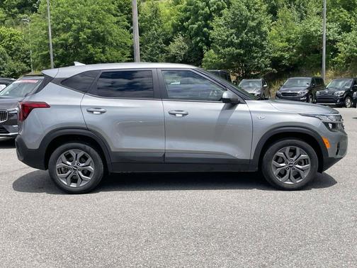 Steel Gray 2024 Kia Seltos LX