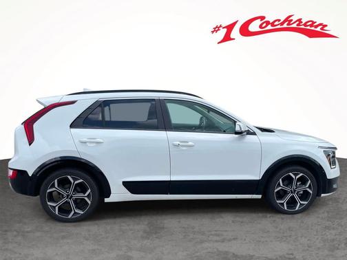 Snow White Pearl 2023 Kia Niro Touring