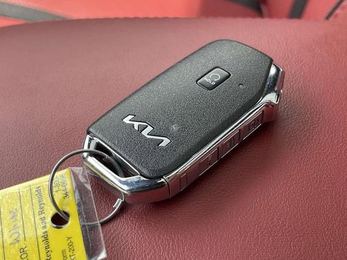 Glacial White Pearl 2023 Kia K5 GT-Line