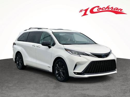 Super White 2021 Toyota Sienna XSE 7 Passenger
