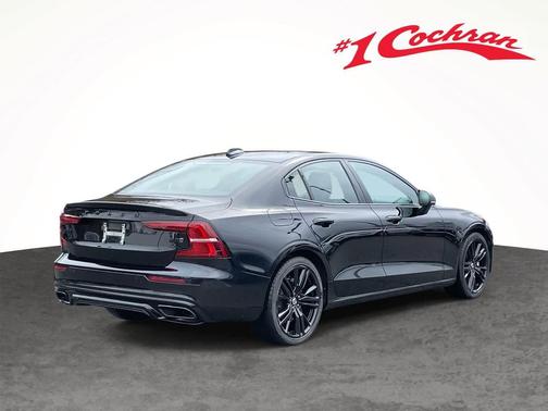 2022 Volvo S60 T5 Momentum