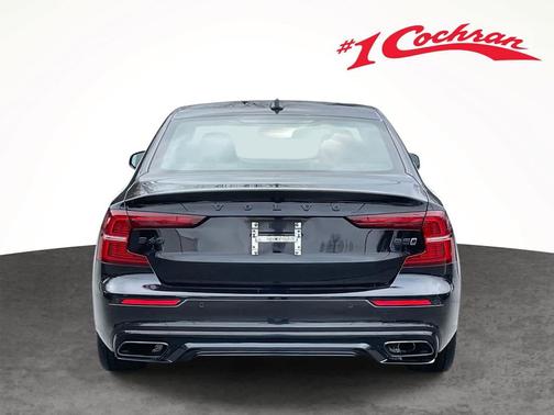 2022 Volvo S60 T5 Momentum