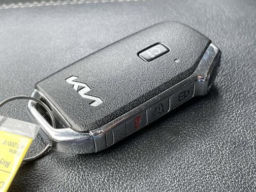 Wolf Gray 2022 Kia Sorento SX