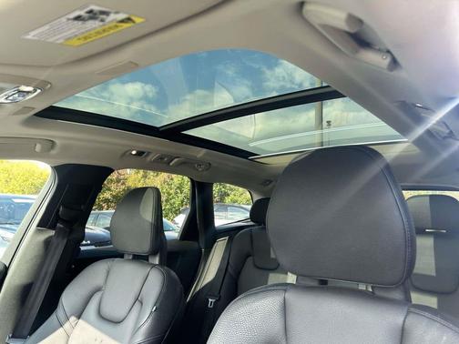 Onyx Black Metallic 2018 Volvo XC60 T5 Momentum