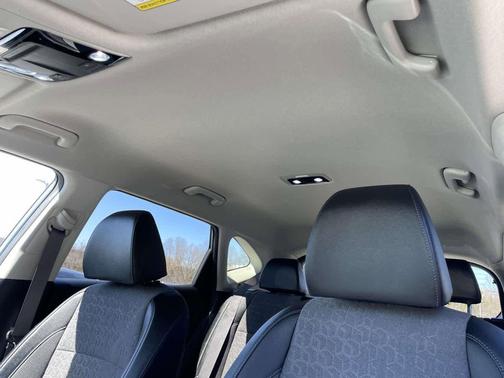 Pluton Blue/Black Roof 2024 Kia Seltos S