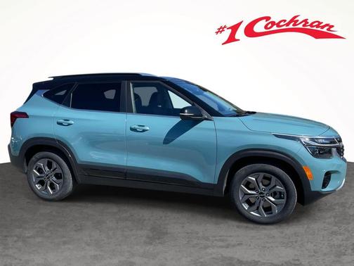 Pluton Blue/Black Roof 2024 Kia Seltos S