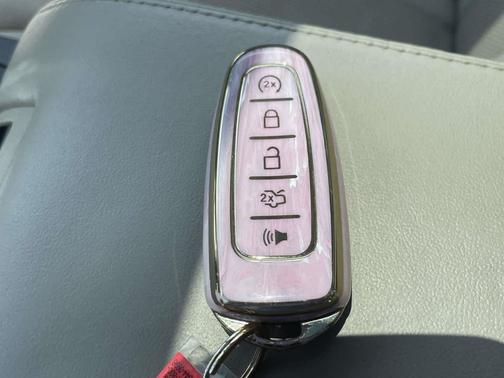 White Platinum Metallic Tri-Coat 2014 Lincoln MKX Base