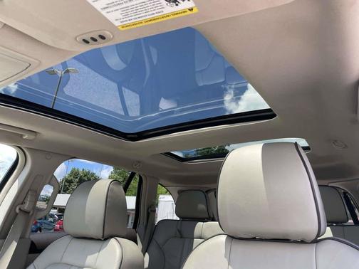 White Platinum Metallic Tri-Coat 2014 Lincoln MKX Base