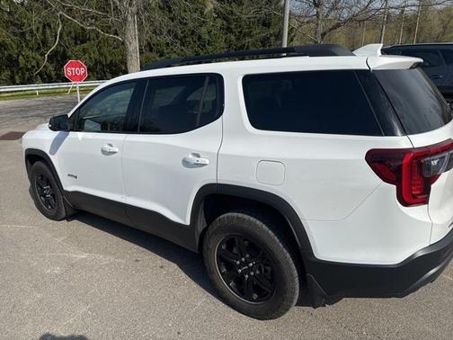 2023 GMC Acadia AWD AT4